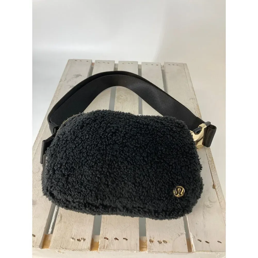 LULULEMON BLACK SHERPA GOLD METAL HARDWARE BELTBAG